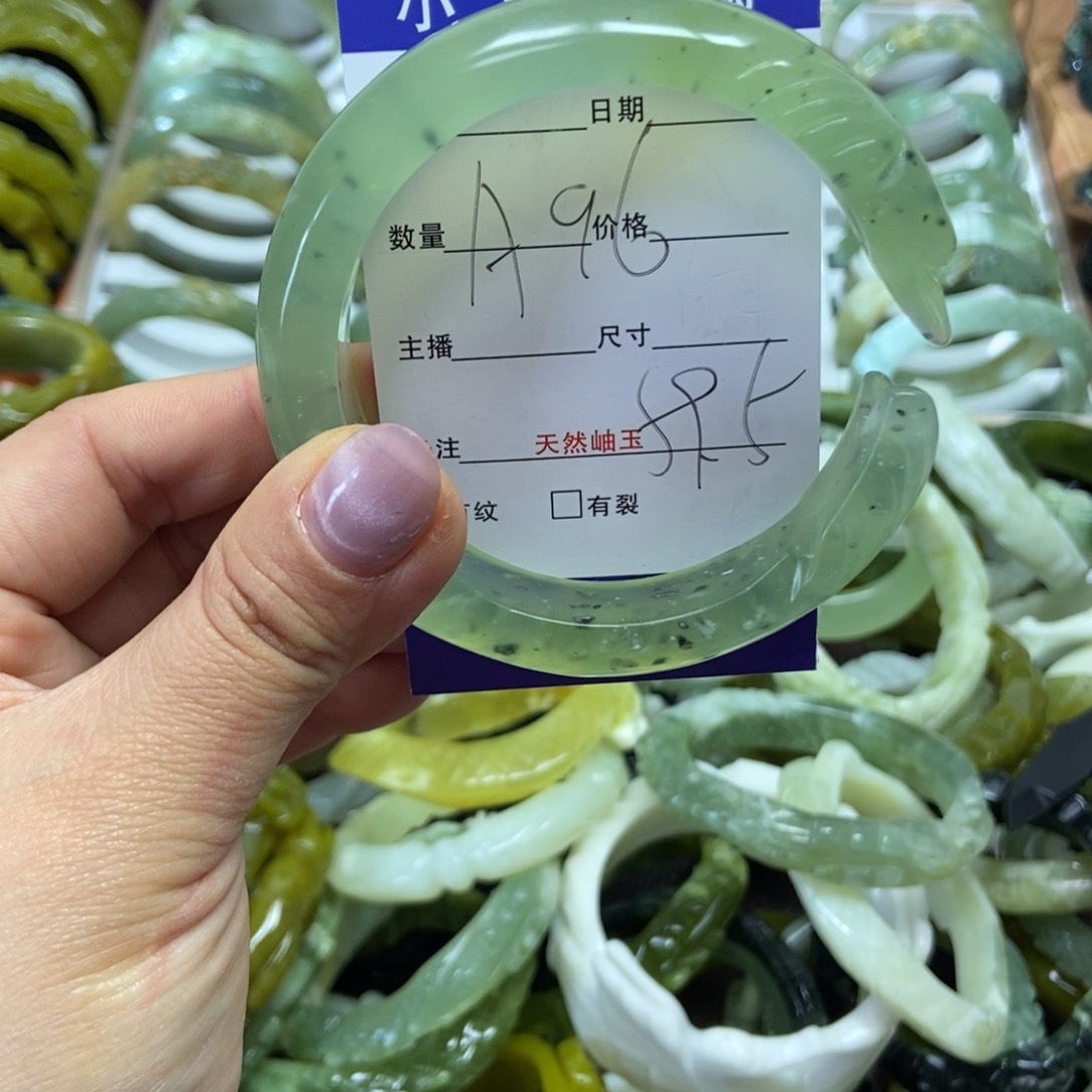 蛇纹石玉手镯未镶嵌