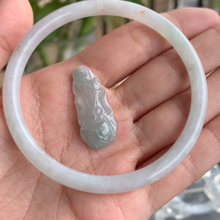 余***心未镶嵌手镯翡翠手镯
