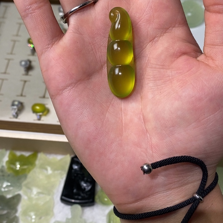未镶嵌蛇纹石玉吊坠(不含链)18