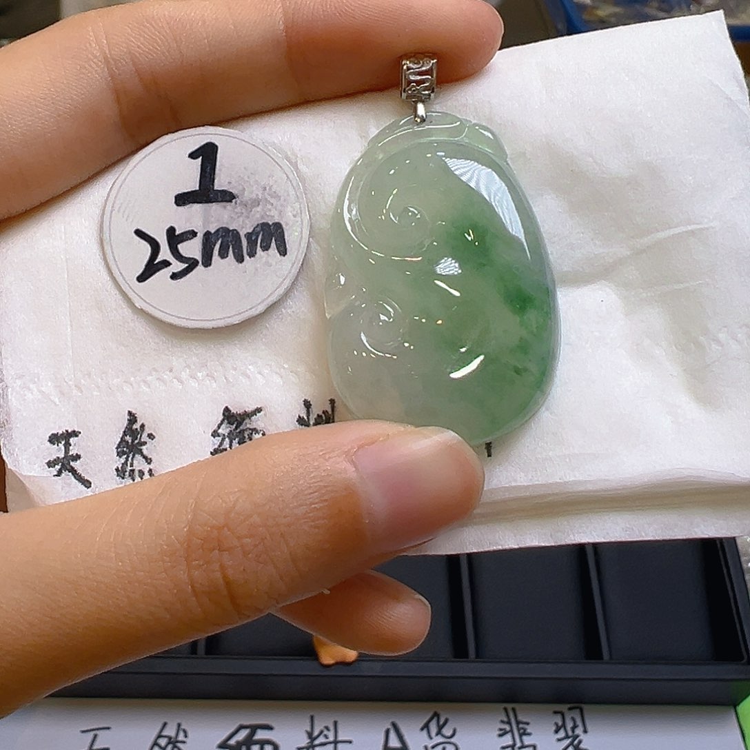 翡翠颈饰18K金镶嵌翡翠