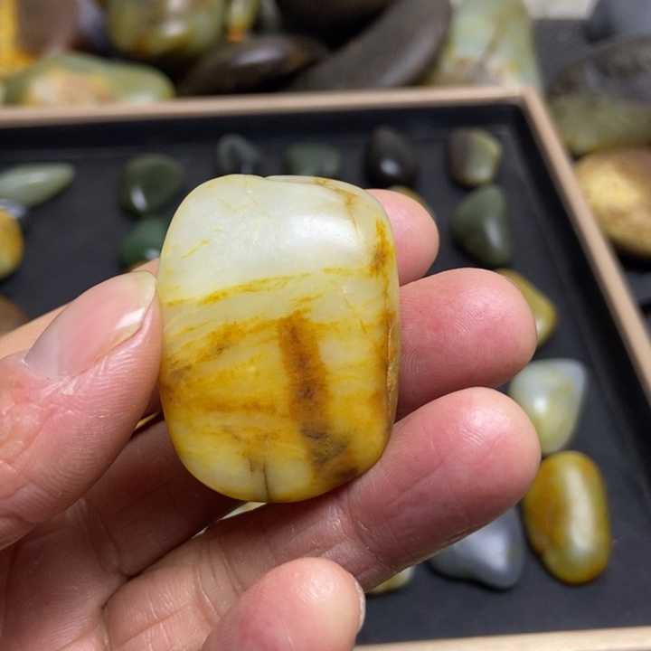 成***和田玉（糖玉）未镶嵌珠宝奇石