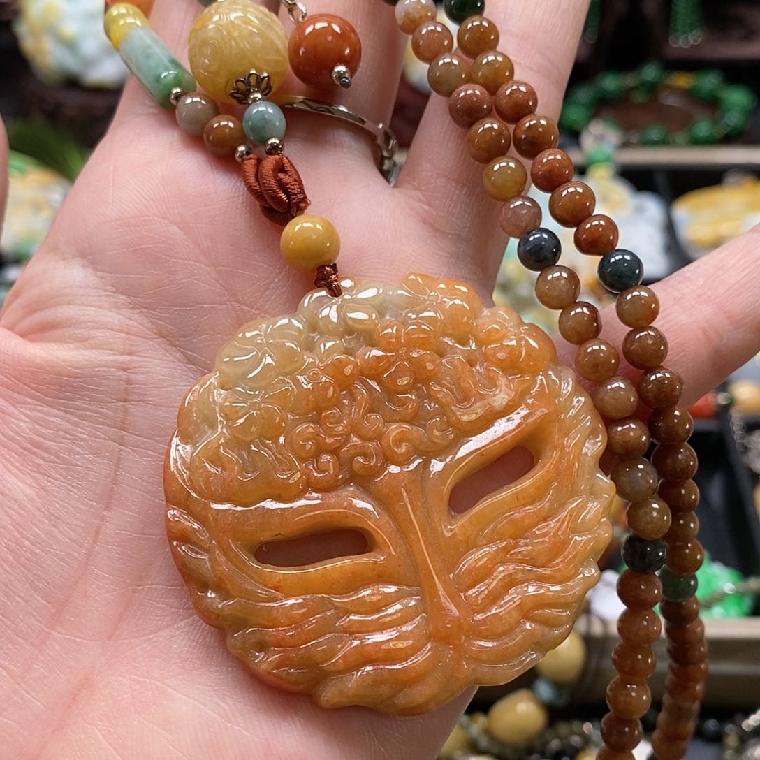 翡翠颈饰未镶嵌翡翠