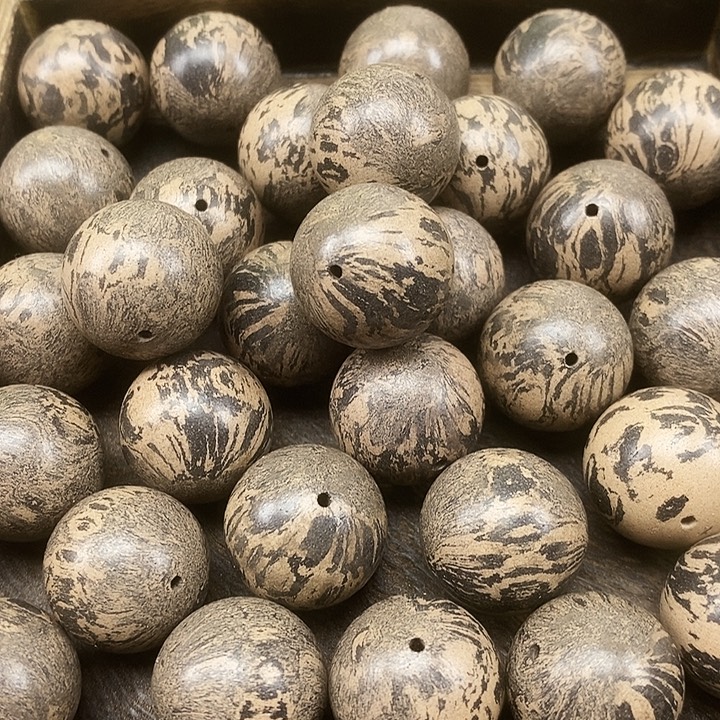 龙涎黑影1.8天然合香珠到手100克打底瑕疵