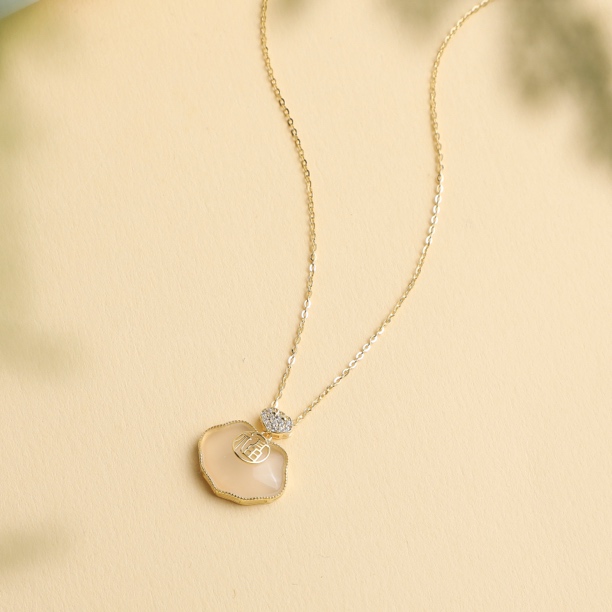 福字通透玉髓小锁项链