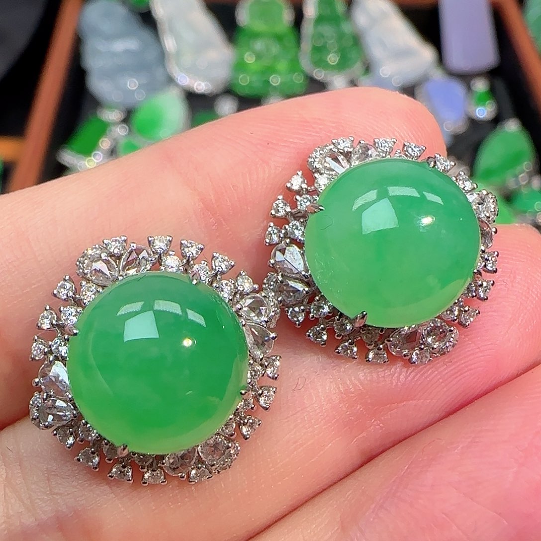 翡翠耳饰18K金镶嵌阳绿蛋面耳包