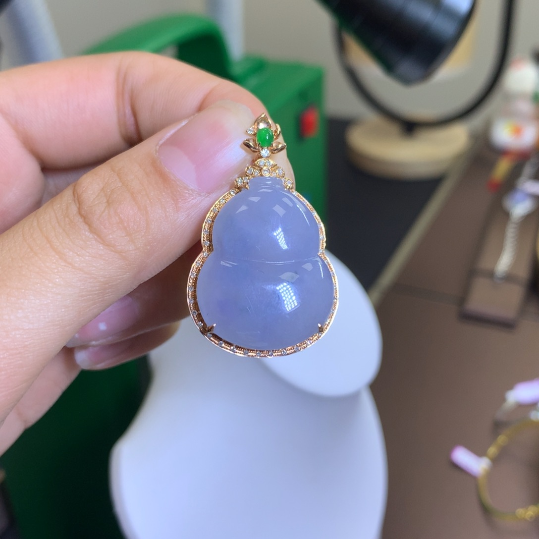 翡翠颈饰18K金镶嵌翡翠