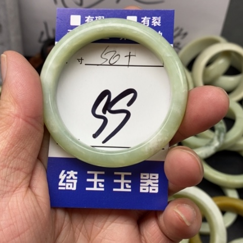 蛇纹石玉手镯未镶嵌