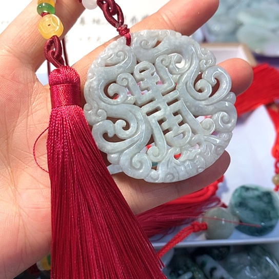 翡翠未镶嵌颈饰车挂