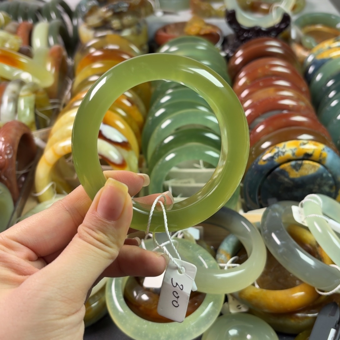 蛇纹石玉未镶嵌手镯