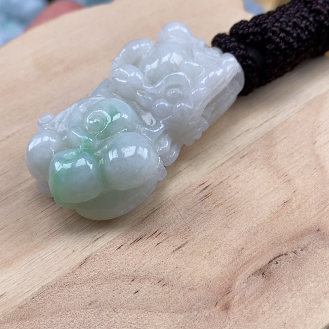 翡翠未镶嵌颈饰多人霸王貔貅吊坠