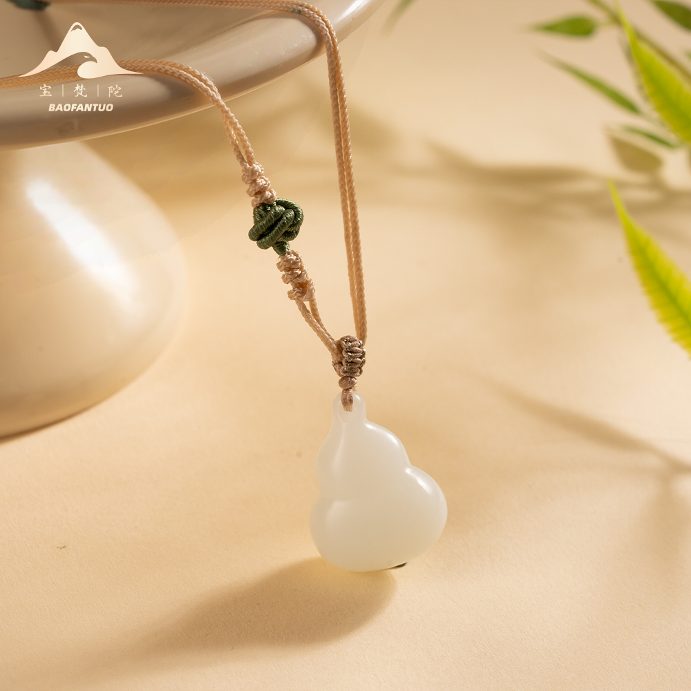 宝梵陀和田玉项链   9569 