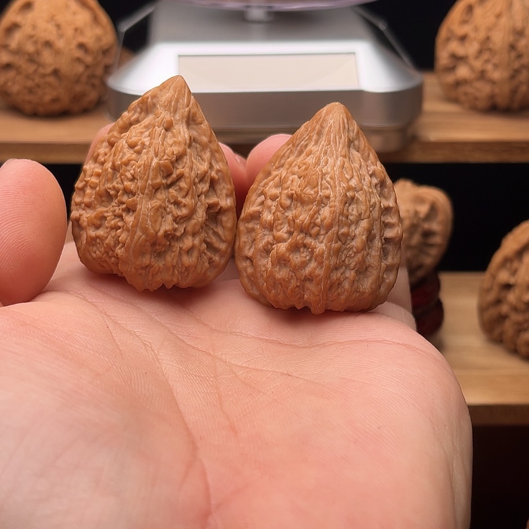 文玩核桃吊坠塔尖34