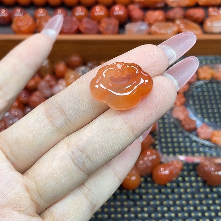 玛瑙/玉髓未镶嵌颈饰平安锁