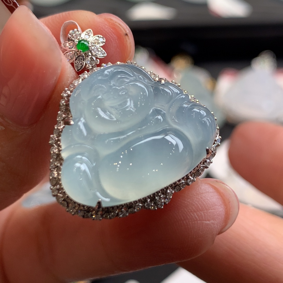 翡翠18K金镶嵌颈饰翡翠