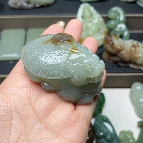 和田玉颈饰未镶嵌田****)