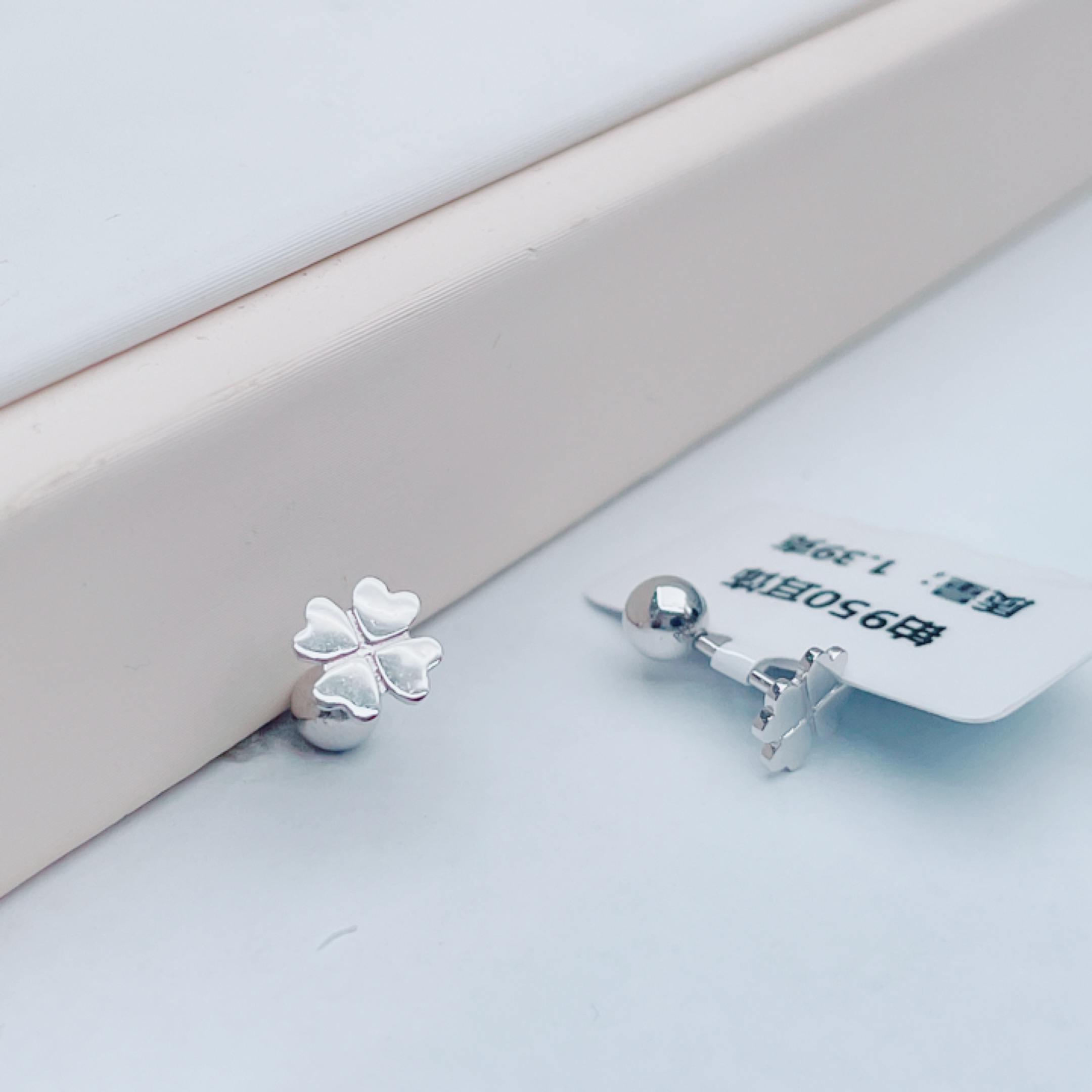 PT950铂金耳饰 素款四叶草拧螺丝耳钉