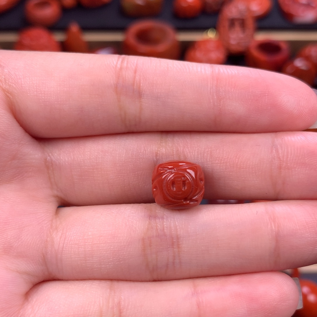 未镶嵌博古纹老型11mm南红玛瑙