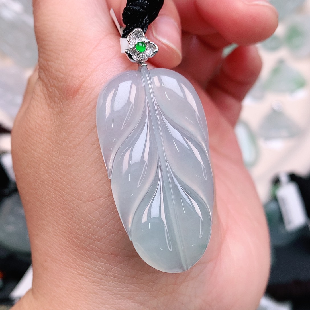 翡翠颈饰18K金镶嵌冰胶晴大叶子