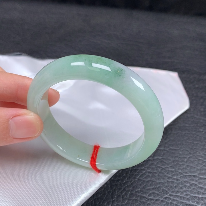 翡翠未镶嵌手镯  