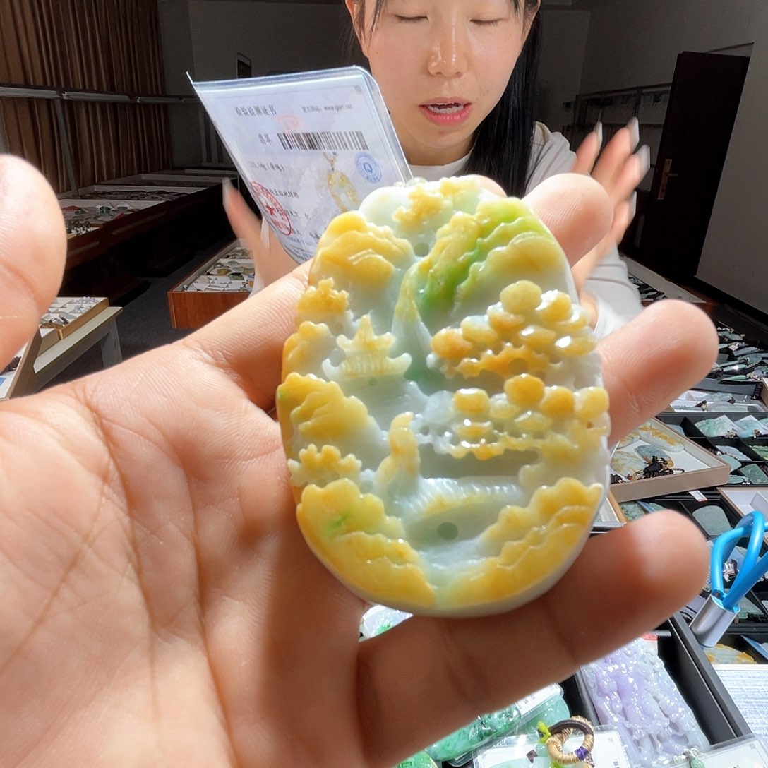翡翠未镶嵌颈饰一