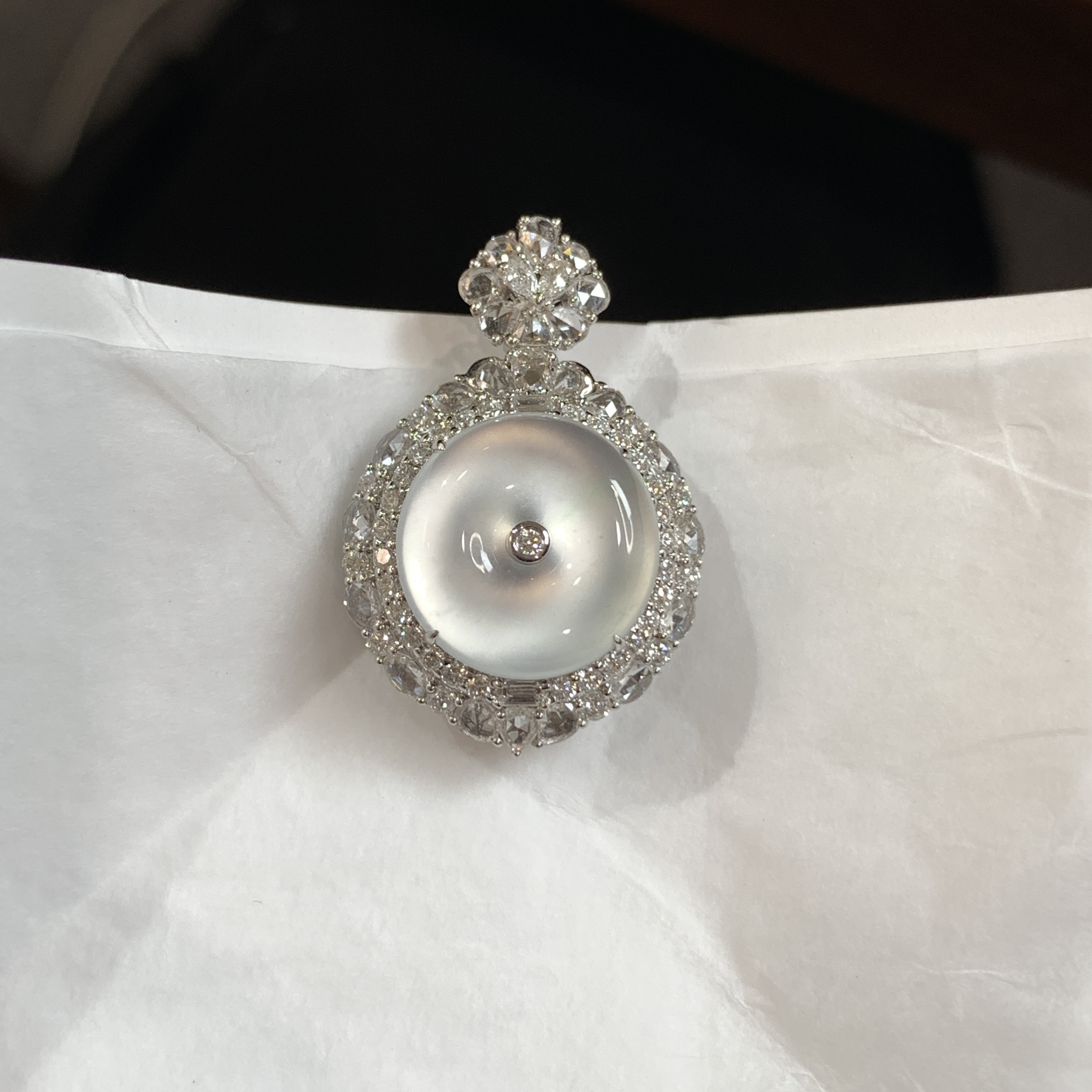 18k金镶嵌天然缅甸翡翠高冰玻璃种平安扣