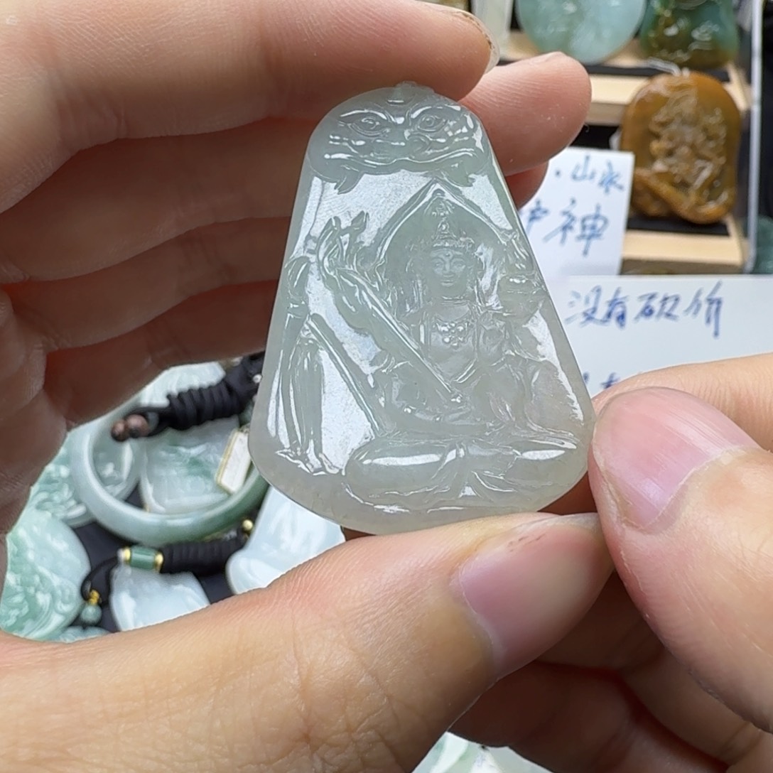 翡翠颈饰未镶嵌缅甸翡翠，虚空