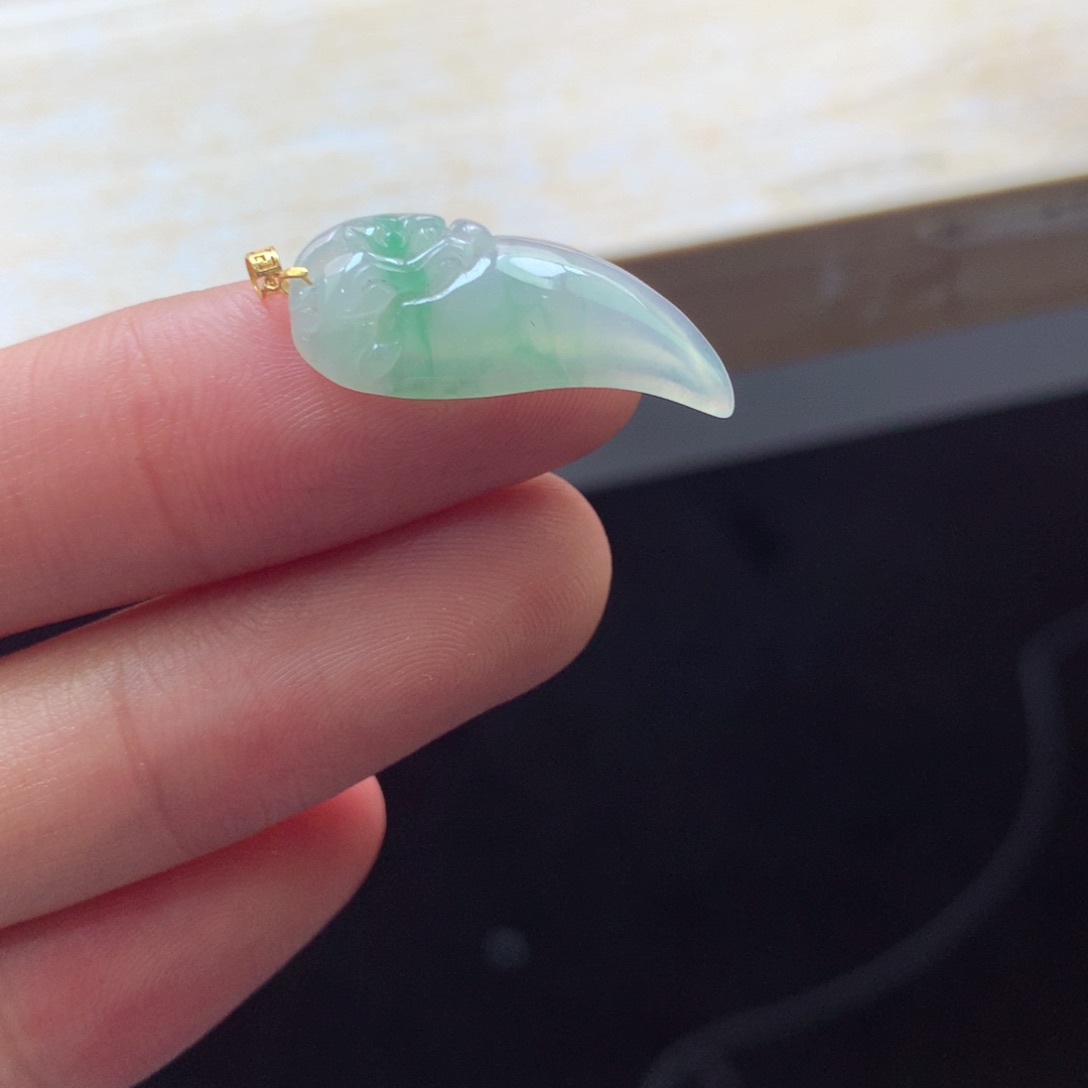 翡翠颈饰18K金镶嵌吊坠