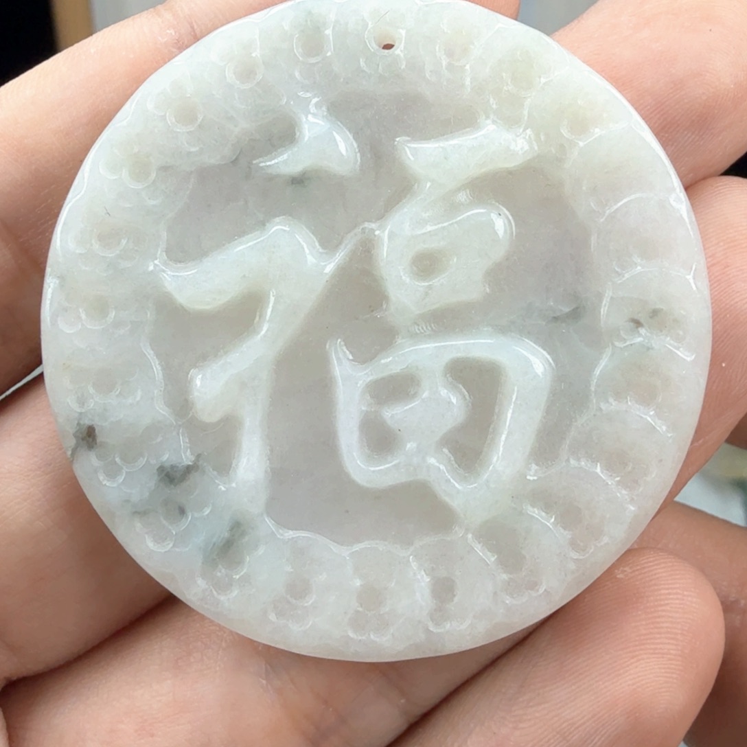 翡翠挂件未镶嵌翡翠