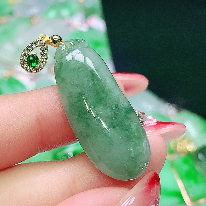 翡翠未镶嵌颈饰翡翠