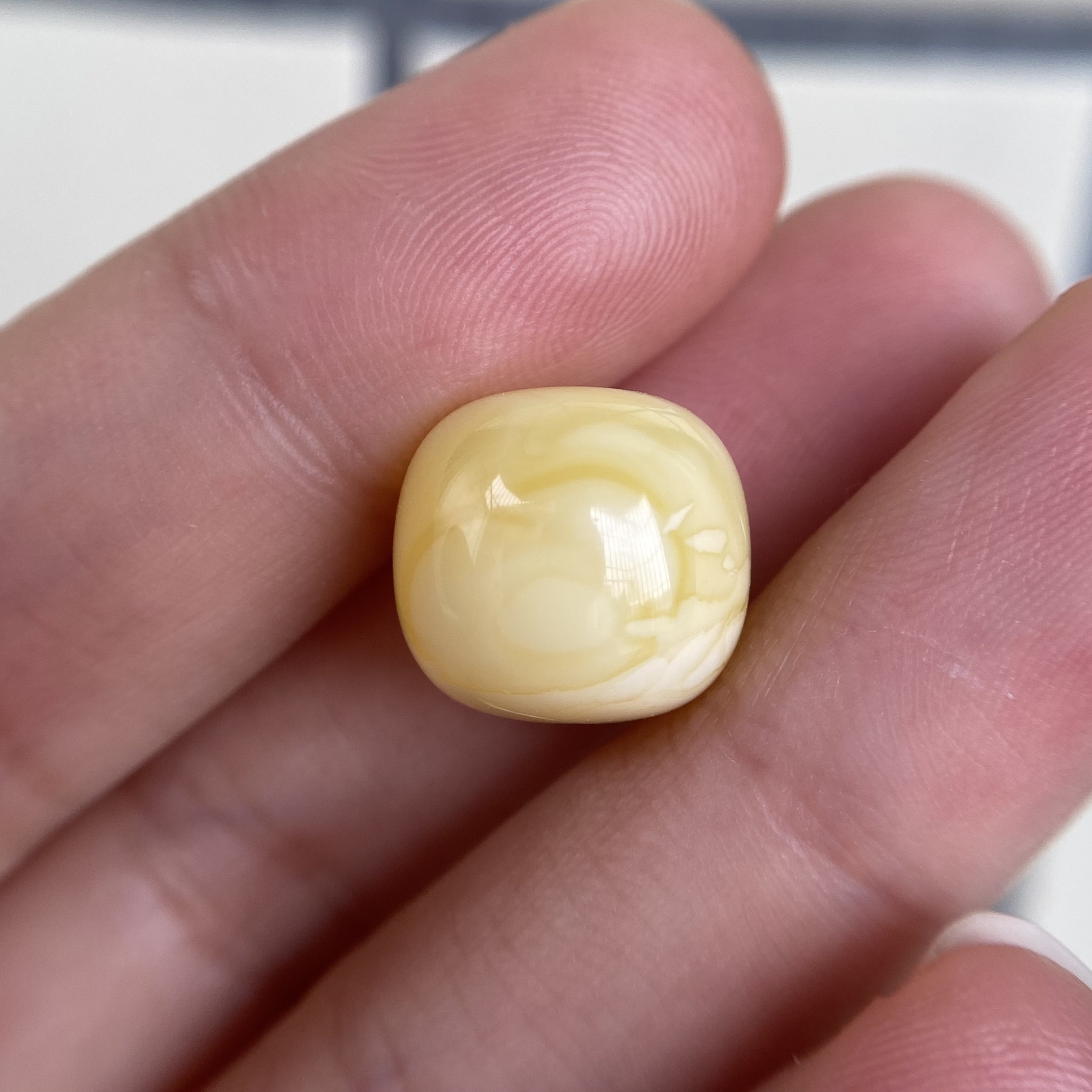 蜜蜡橘黄蜡老型配饰13.6×12.6mm，侧边带点小俏色，无优化