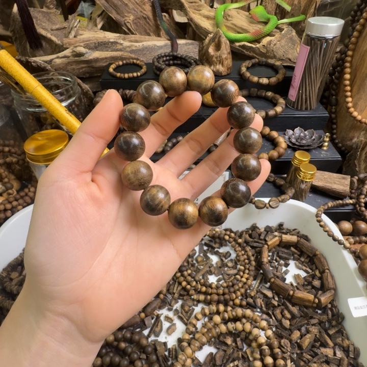 沉香碎屑沉香海南沉香黑油格1.6大11克➕沉香碎屑多样性