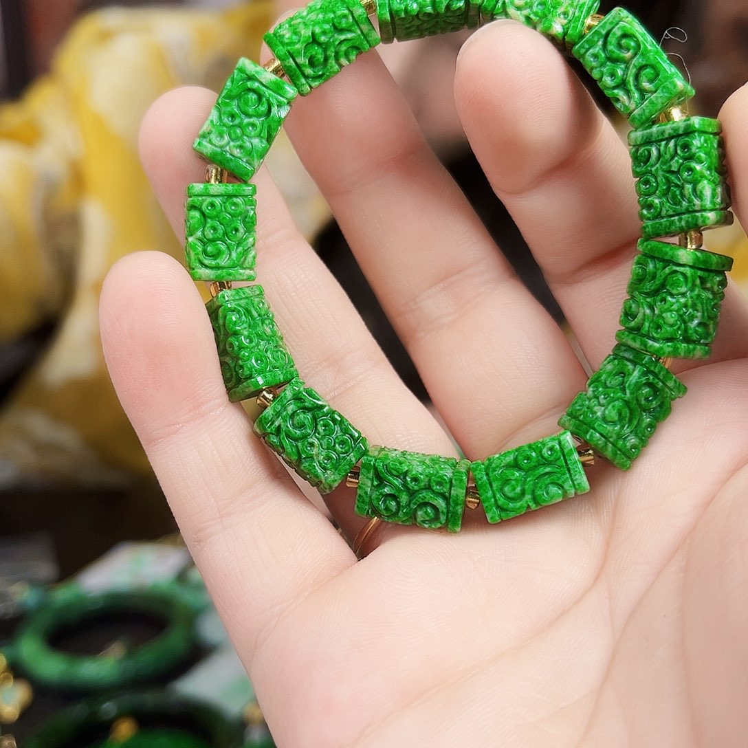 翡翠颈饰未镶嵌手链