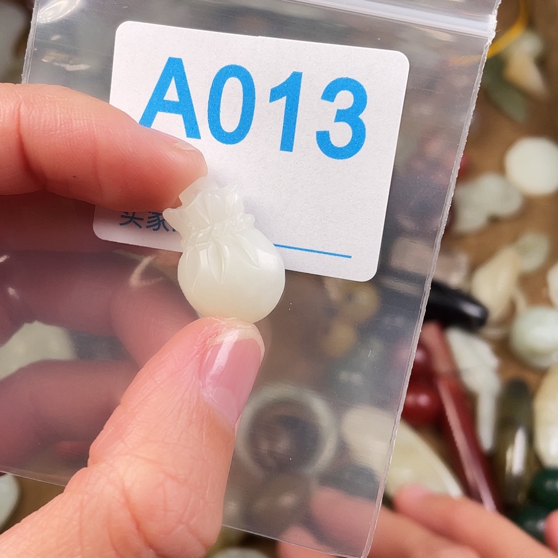 和田玉（糖玉）未镶嵌颈饰