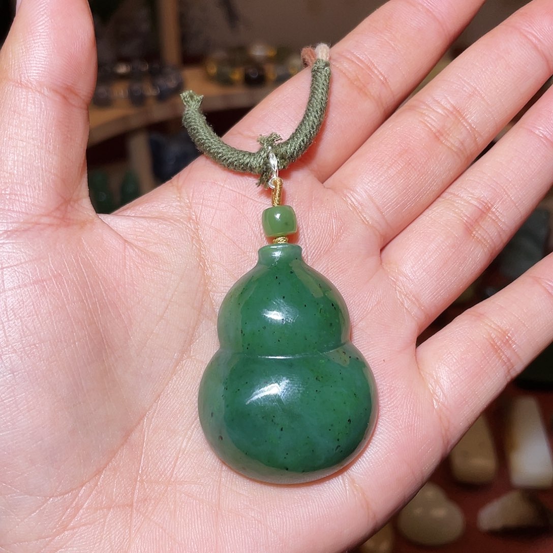 颈饰未镶嵌和田玉是**啊