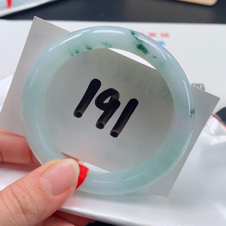 翡翠手镯未镶嵌正