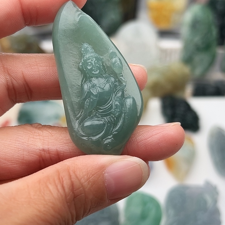 定制翡翠未镶嵌自在观音