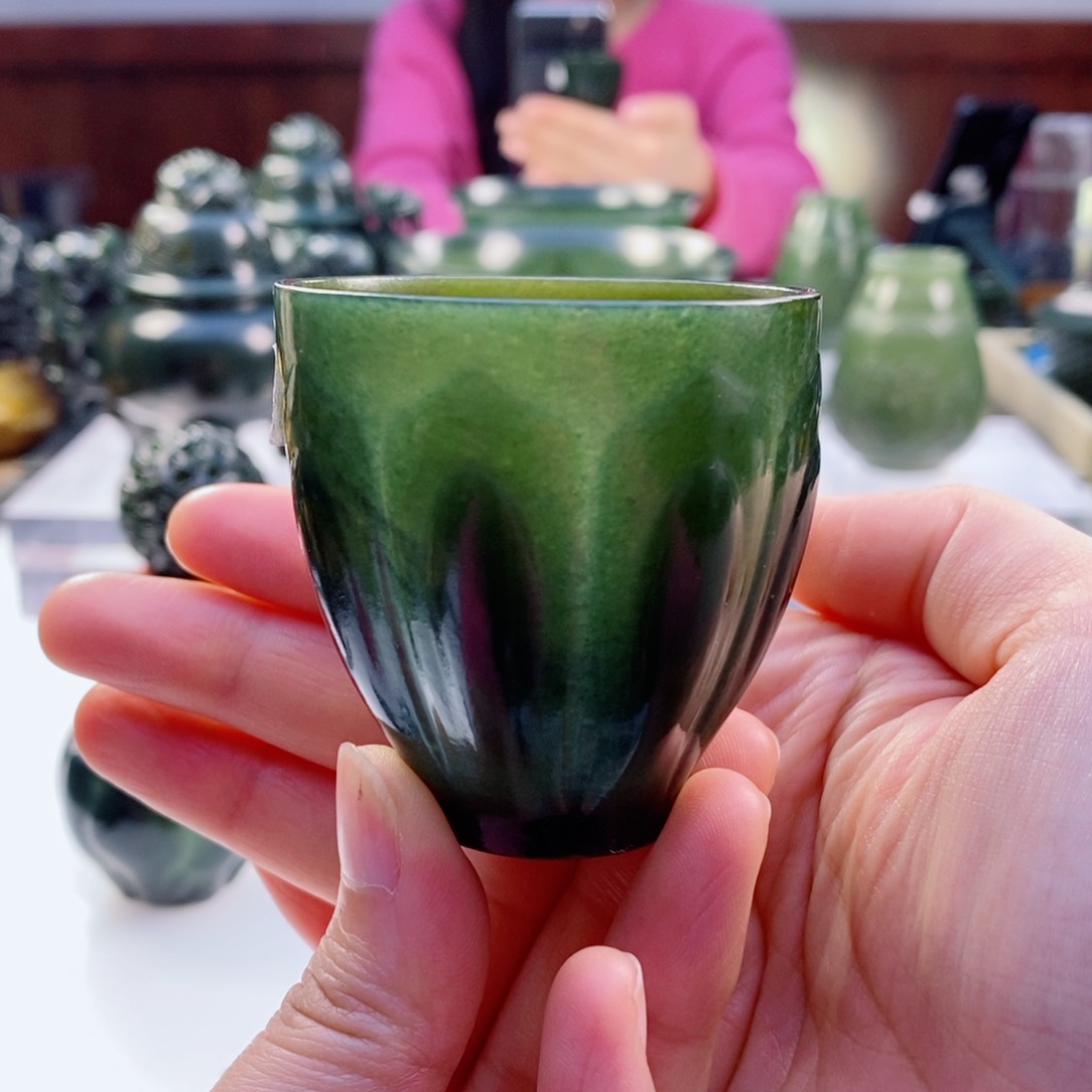 和田玉（青玉）摆件未镶嵌微瑕