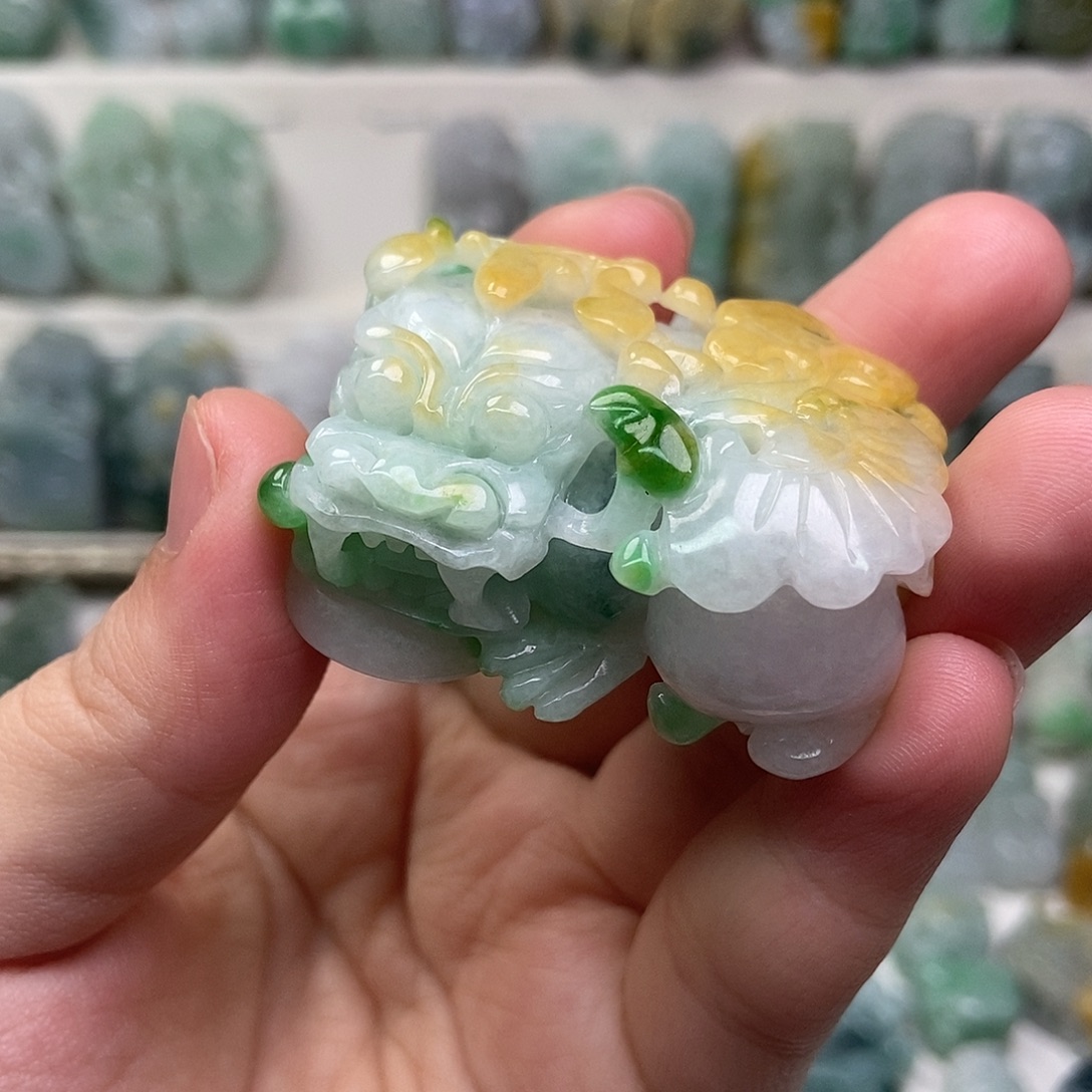 翡翠未镶嵌吊坠(赠链)