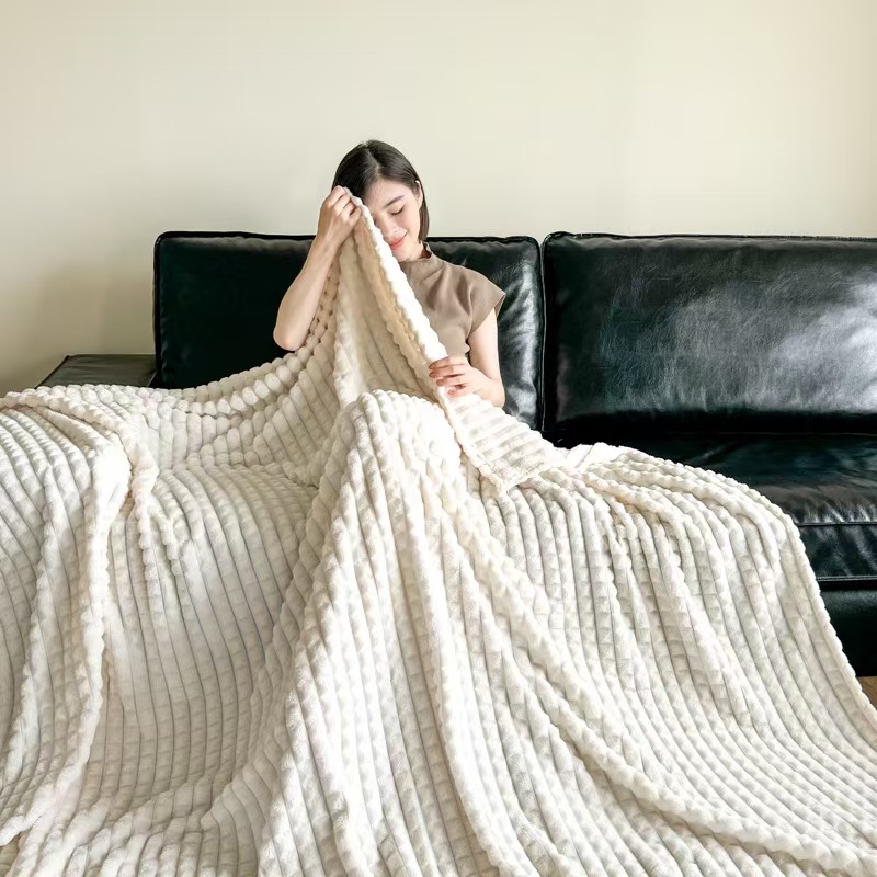 新号开播！炸！加厚毛毯宽抽条剪花仿兔毛绒牛奶绒法兰绒盖毯