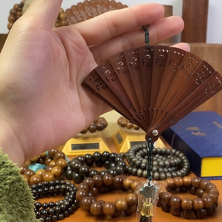 檀香木老山檀香苏扇挂件