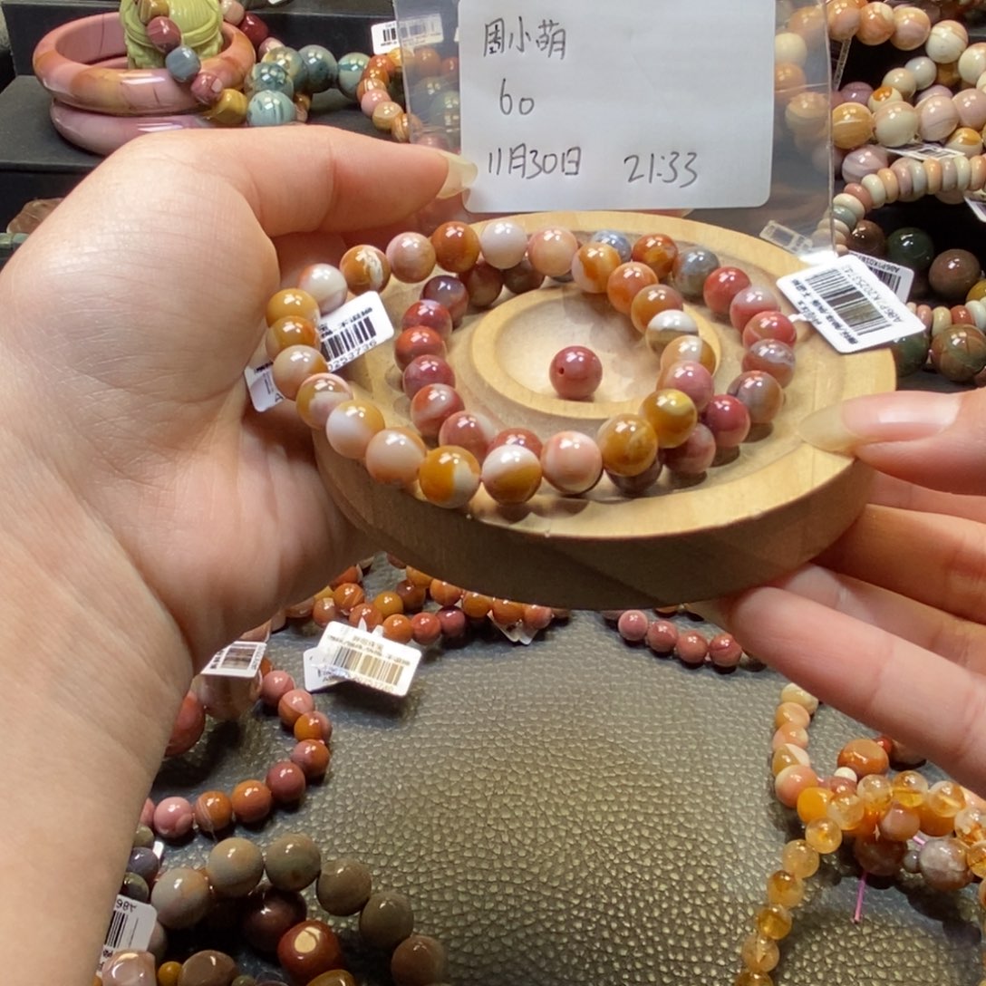 周***萌石英质玉未镶嵌手串