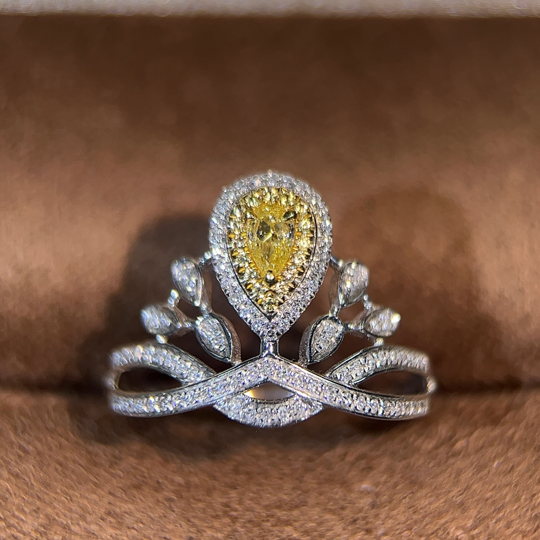 18k金皇冠水滴黄钻戒指0.16ct