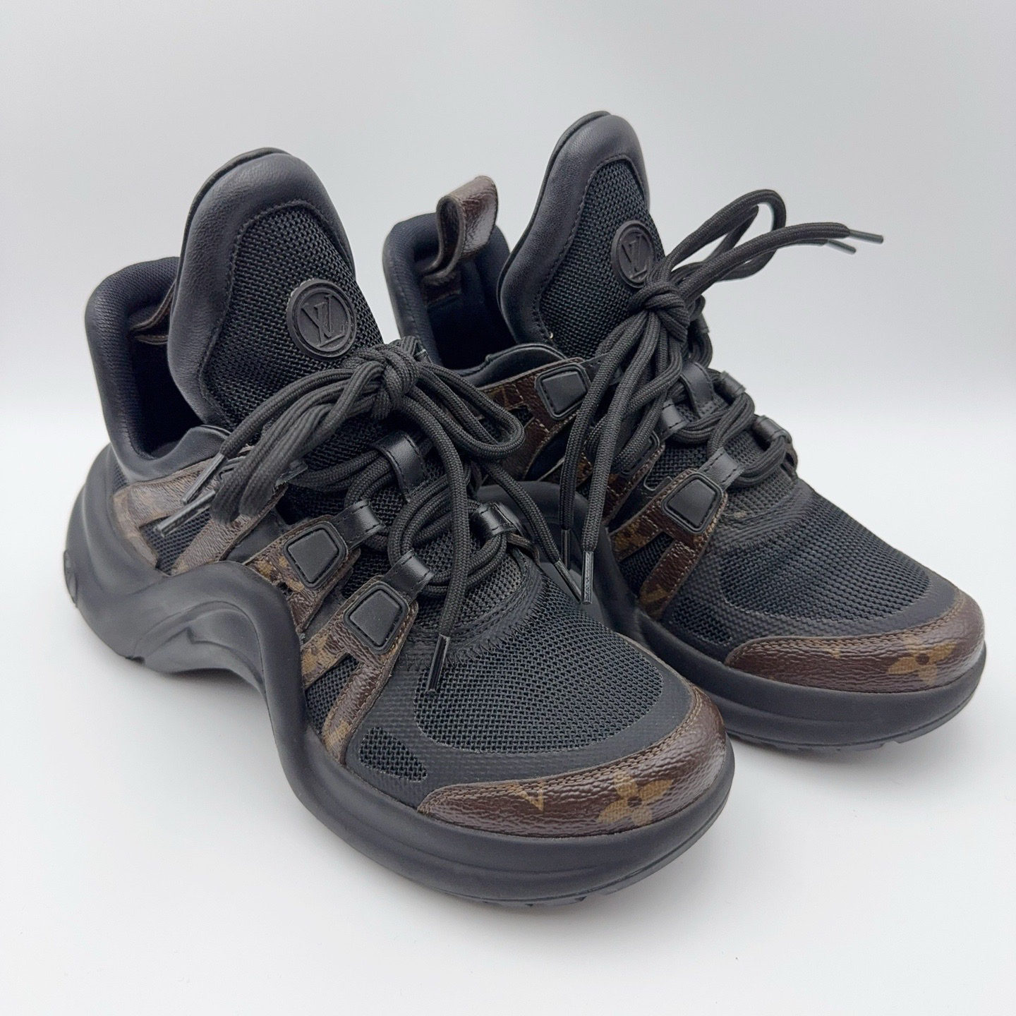 99新 LouisVuitton/路易威登 /37.5码/黑色网面拱桥/00623