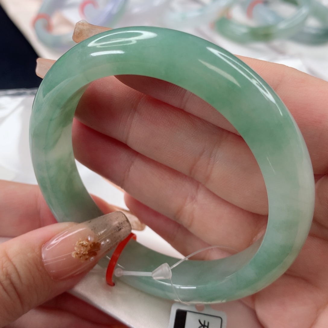 翡翠手镯未镶嵌56.6圈口