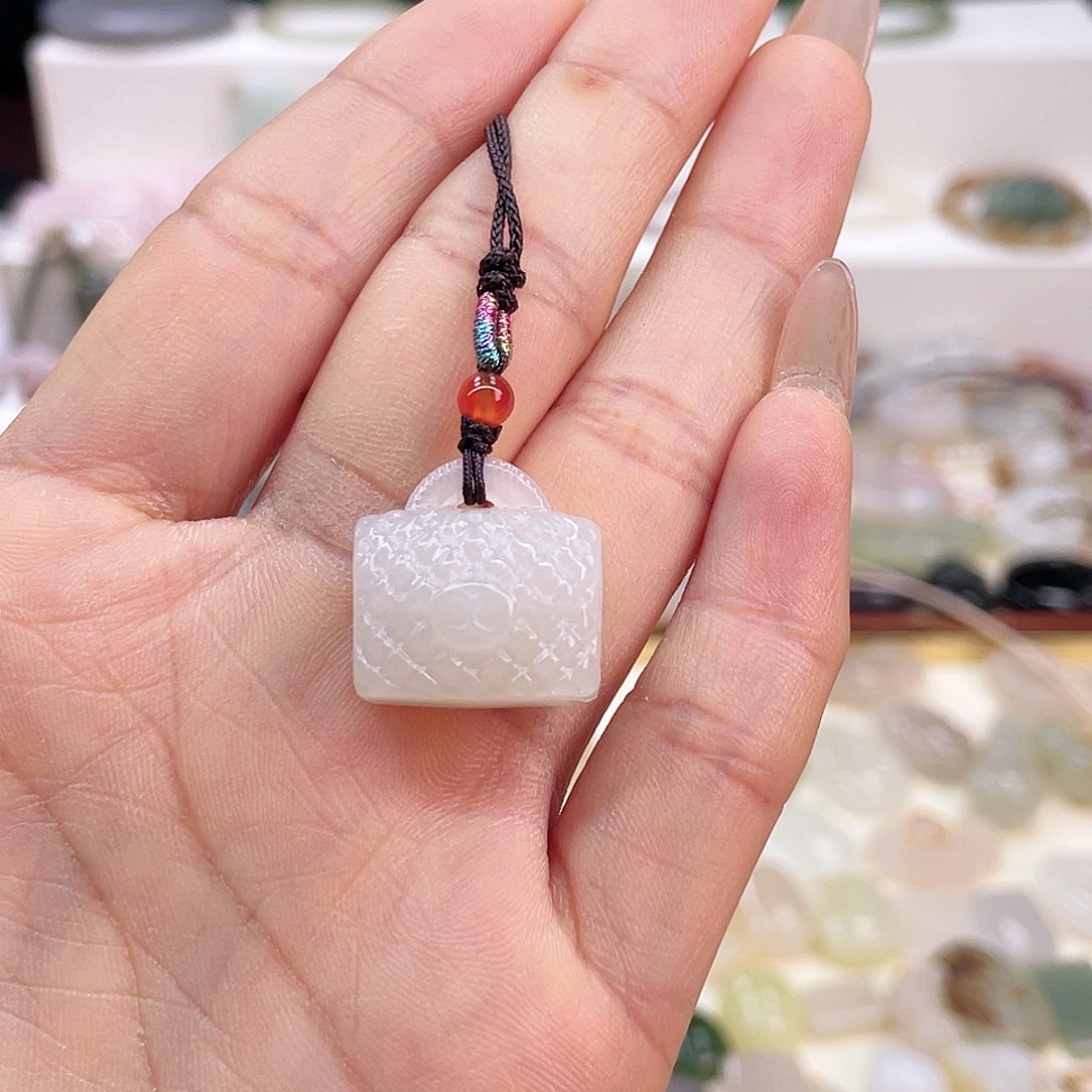 【闪购商品】和田玉吊坠(赠链)未镶嵌