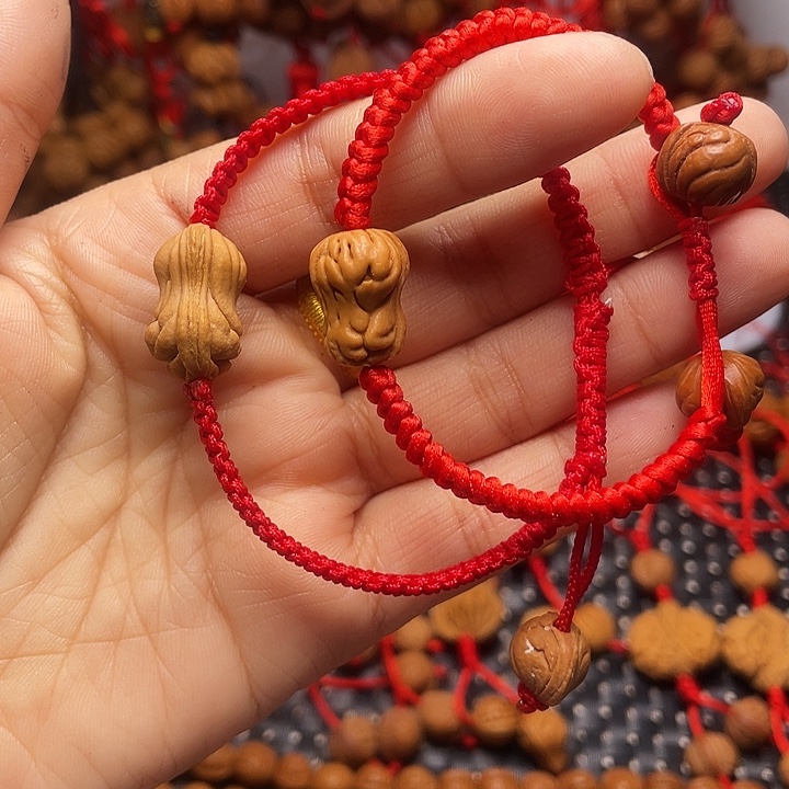 木质类龙纹桃枭挂件