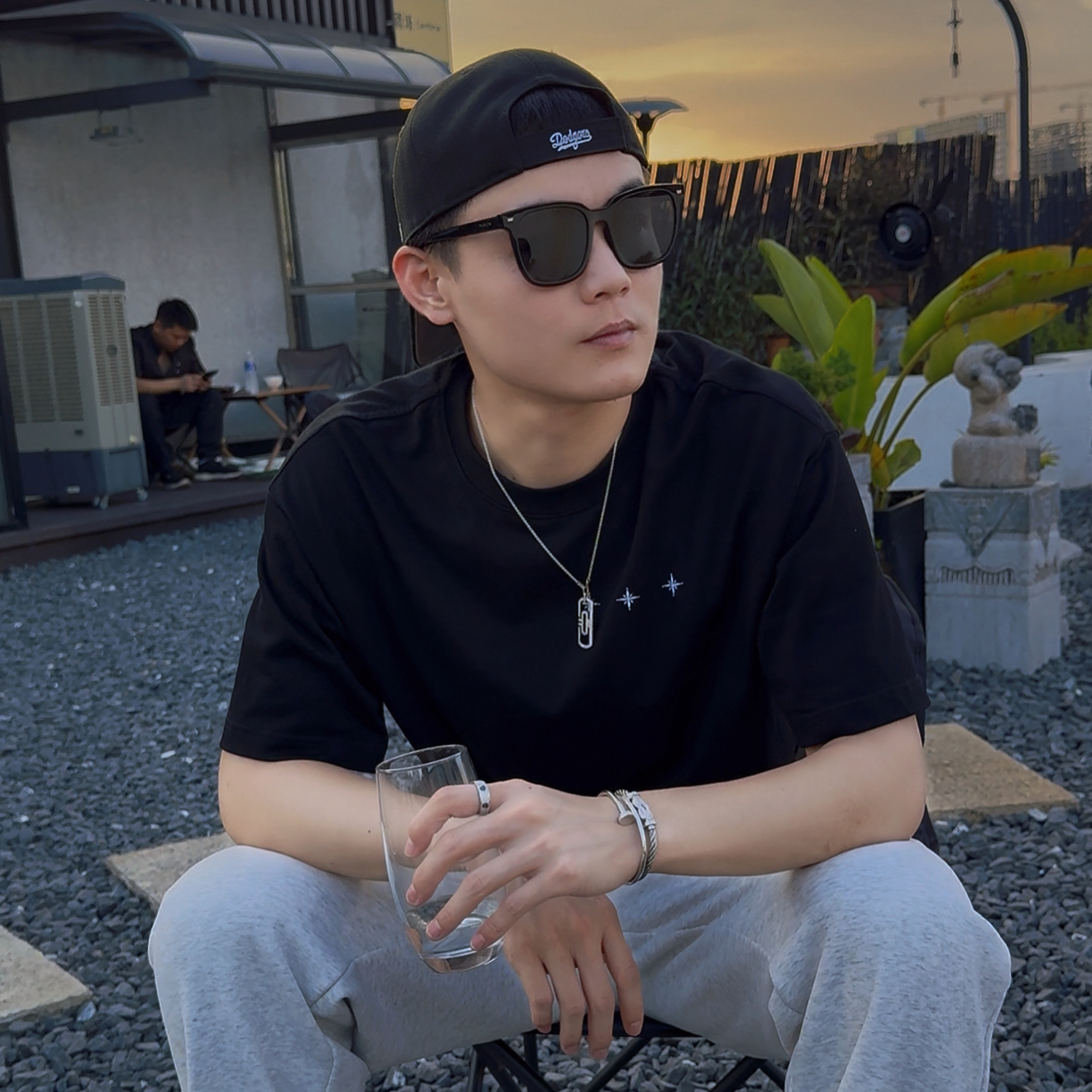 高级轻奢风铆钉介质围巾