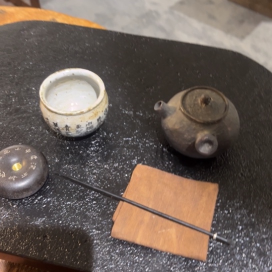 景德镇鱼和熊手工陶艺