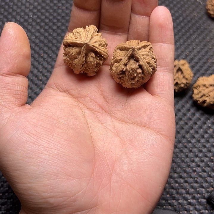 文玩核桃吊坠四棱