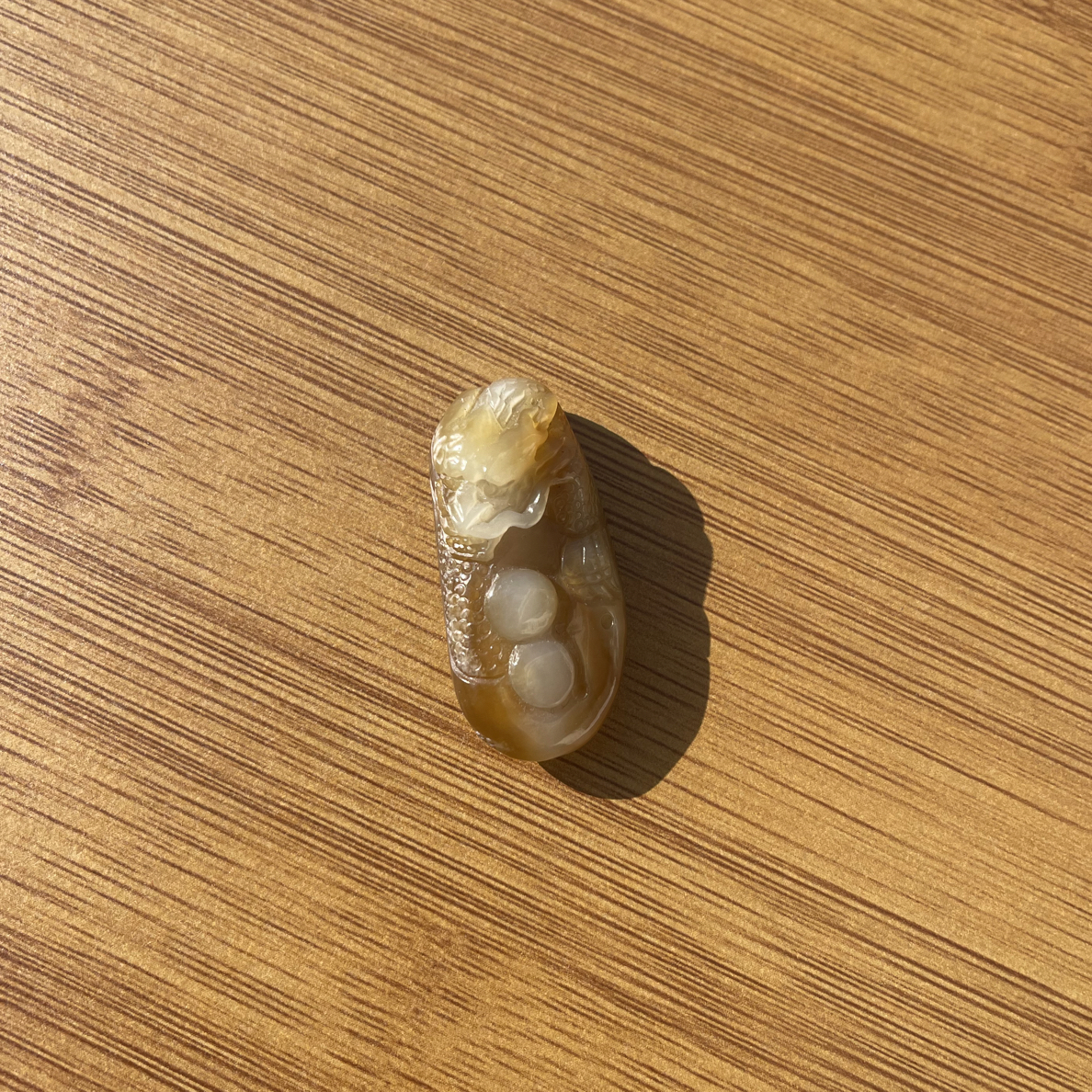 放漏天然和田玉糖白俏色巧雕生肖龙小吊坠